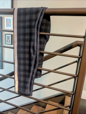 ALO Yoga Black Plaid Leggings with Beige Side Stripe